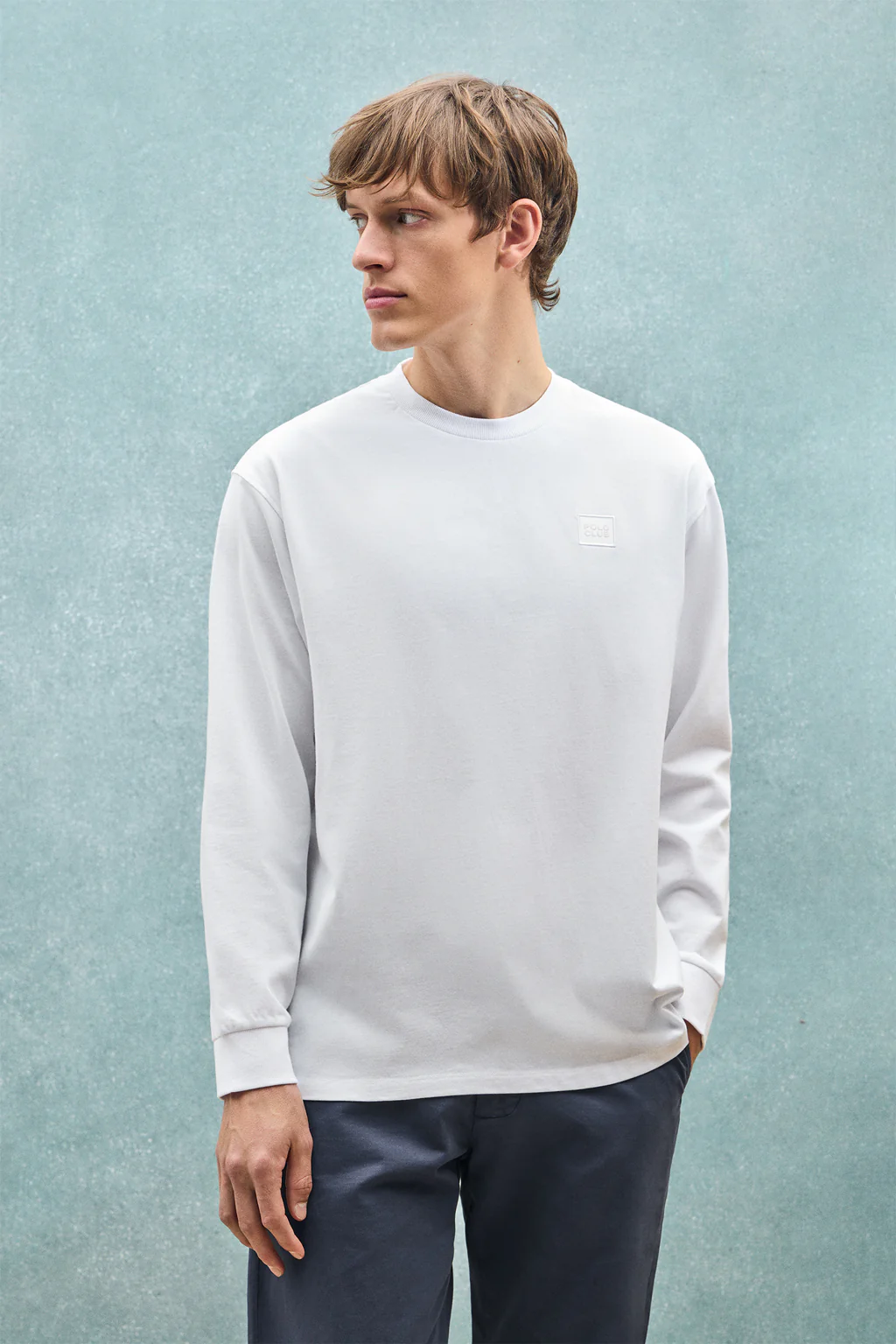 Camiseta blanca holgada con detalle Polo Club