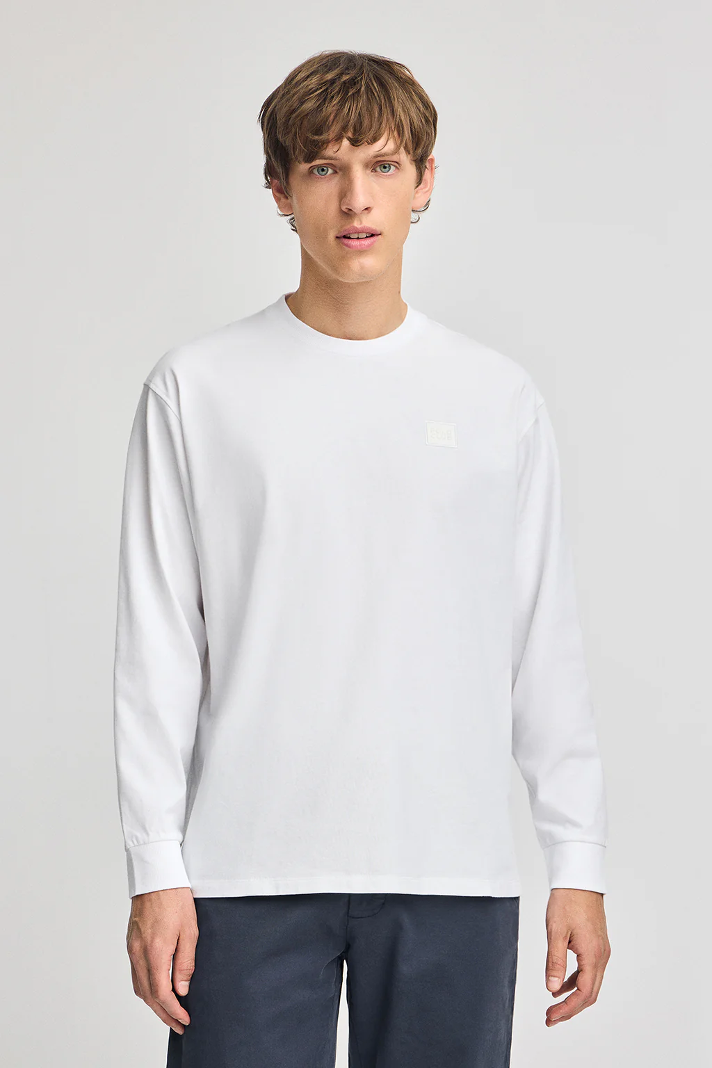 Camiseta blanca holgada con detalle Polo Club - Image 3