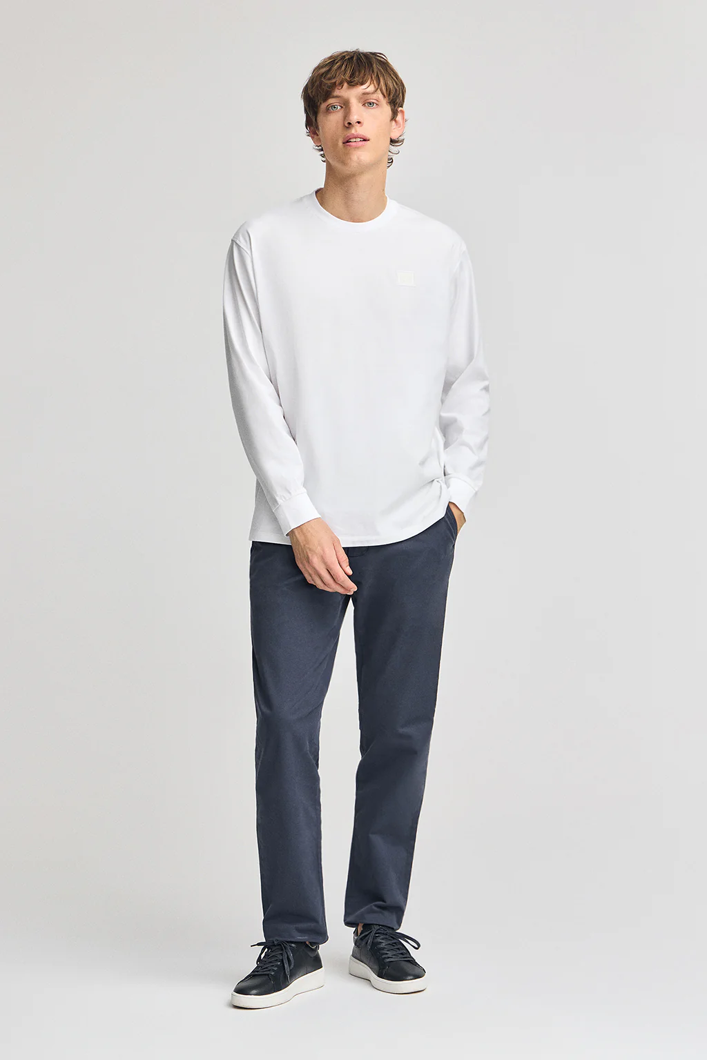 Camiseta blanca holgada con detalle Polo Club - Image 4