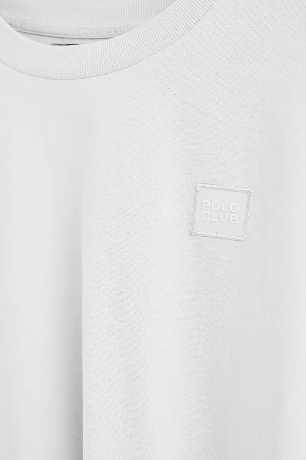 Camiseta blanca holgada con detalle Polo Club - Image 7