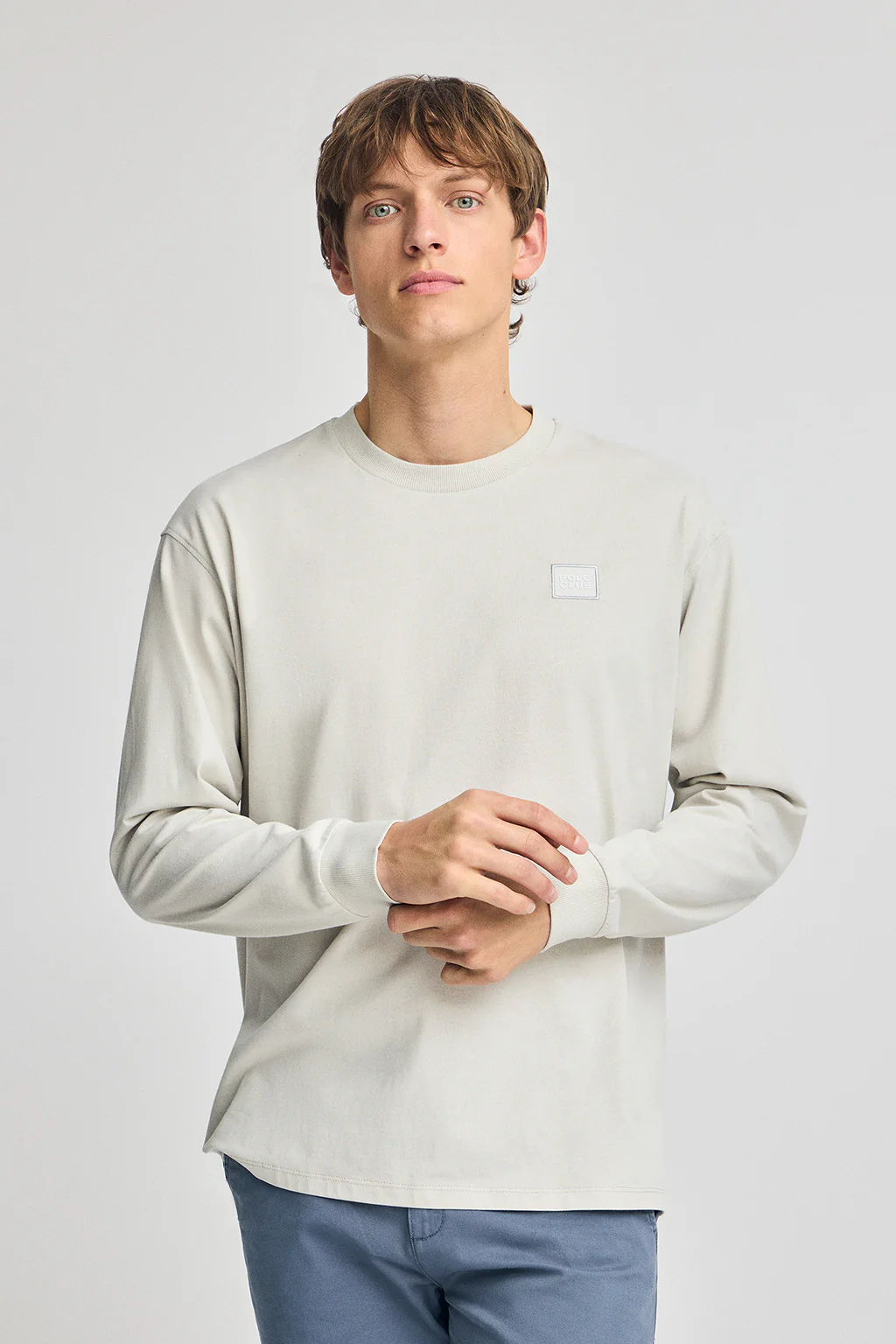Camiseta gris claro holgada con detalle Polo Club