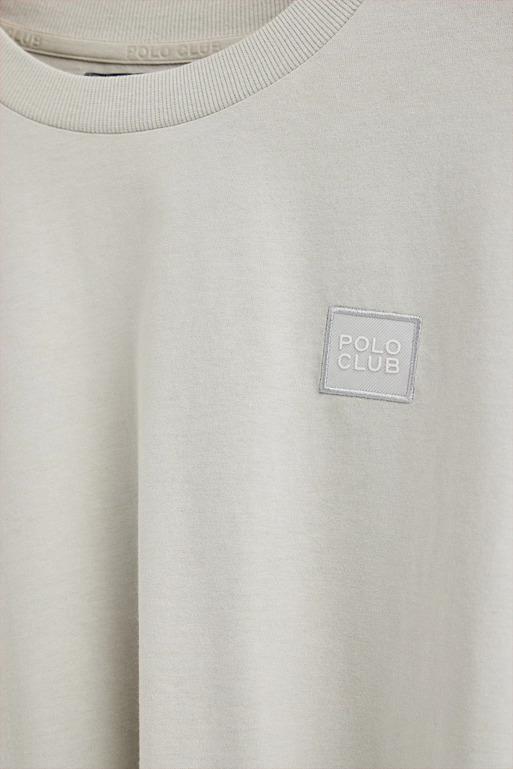 Camiseta gris claro holgada con detalle Polo Club - Image 7