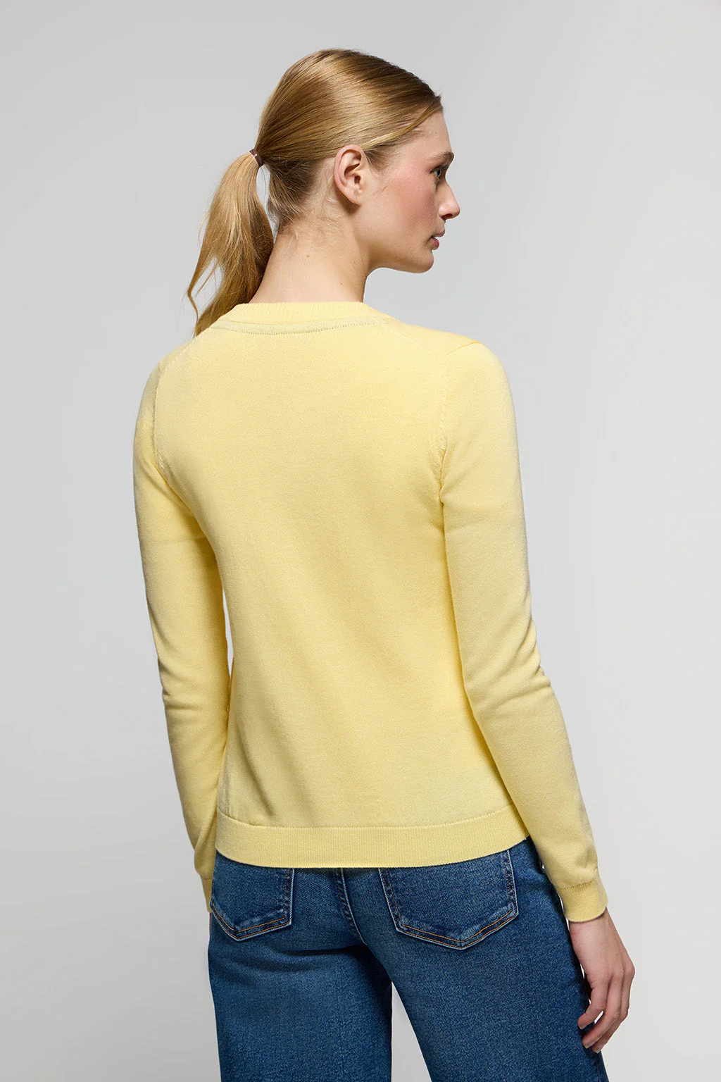 Cárdigan amarillo suave de punto con botonadura y logo bordado Rigby Go - Image 4