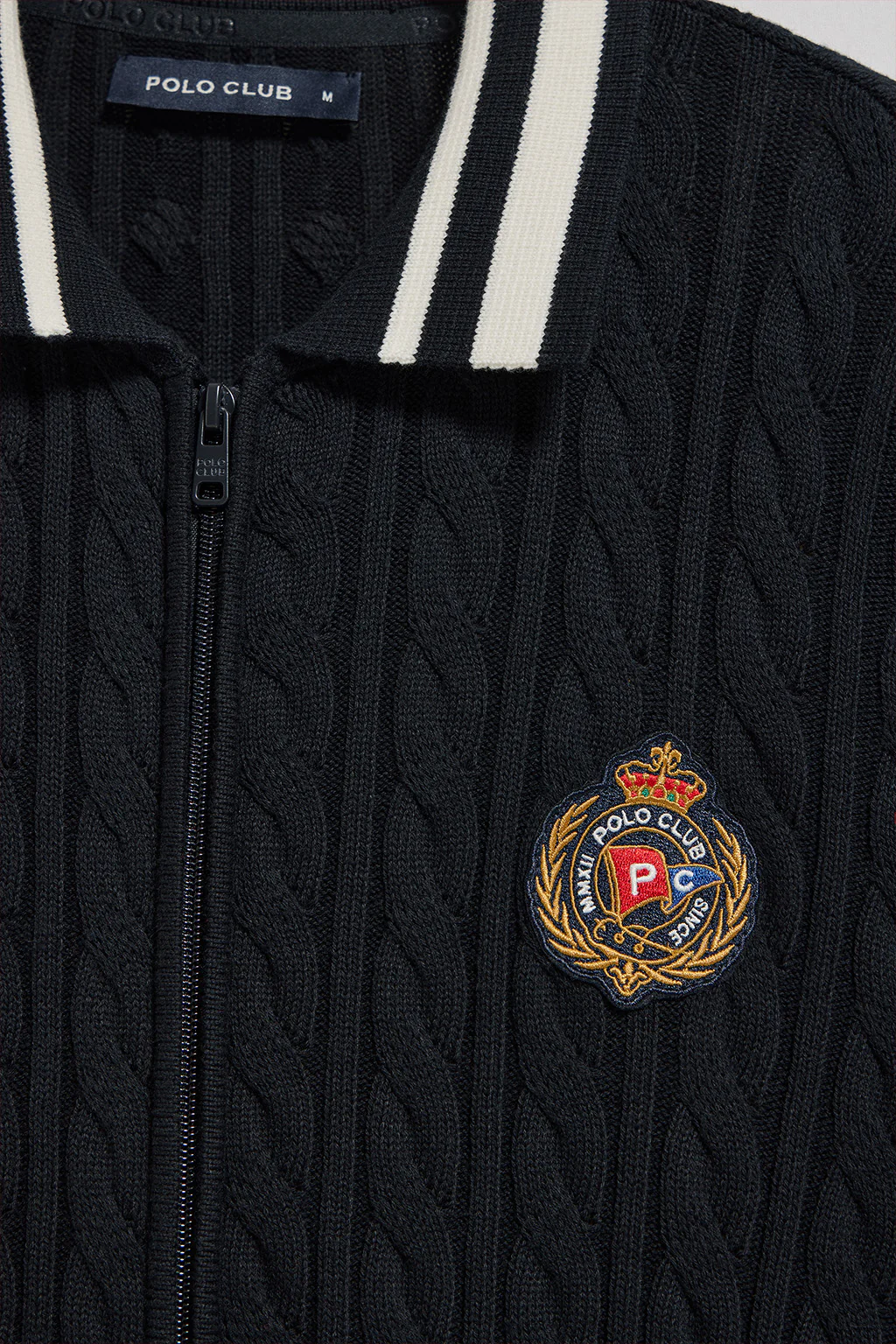 Cardigán azul marino trenzado con cremallera y logo náutico - Image 7