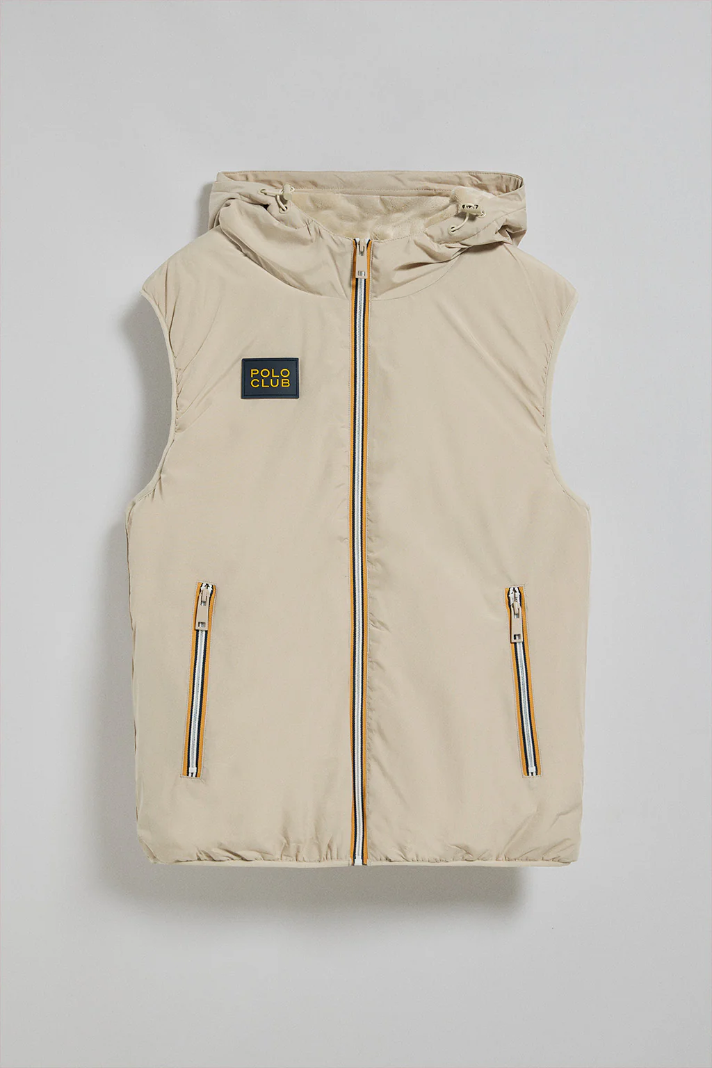 Chaleco beige ligero con capucha fija y detalles Polo Club - Image 5
