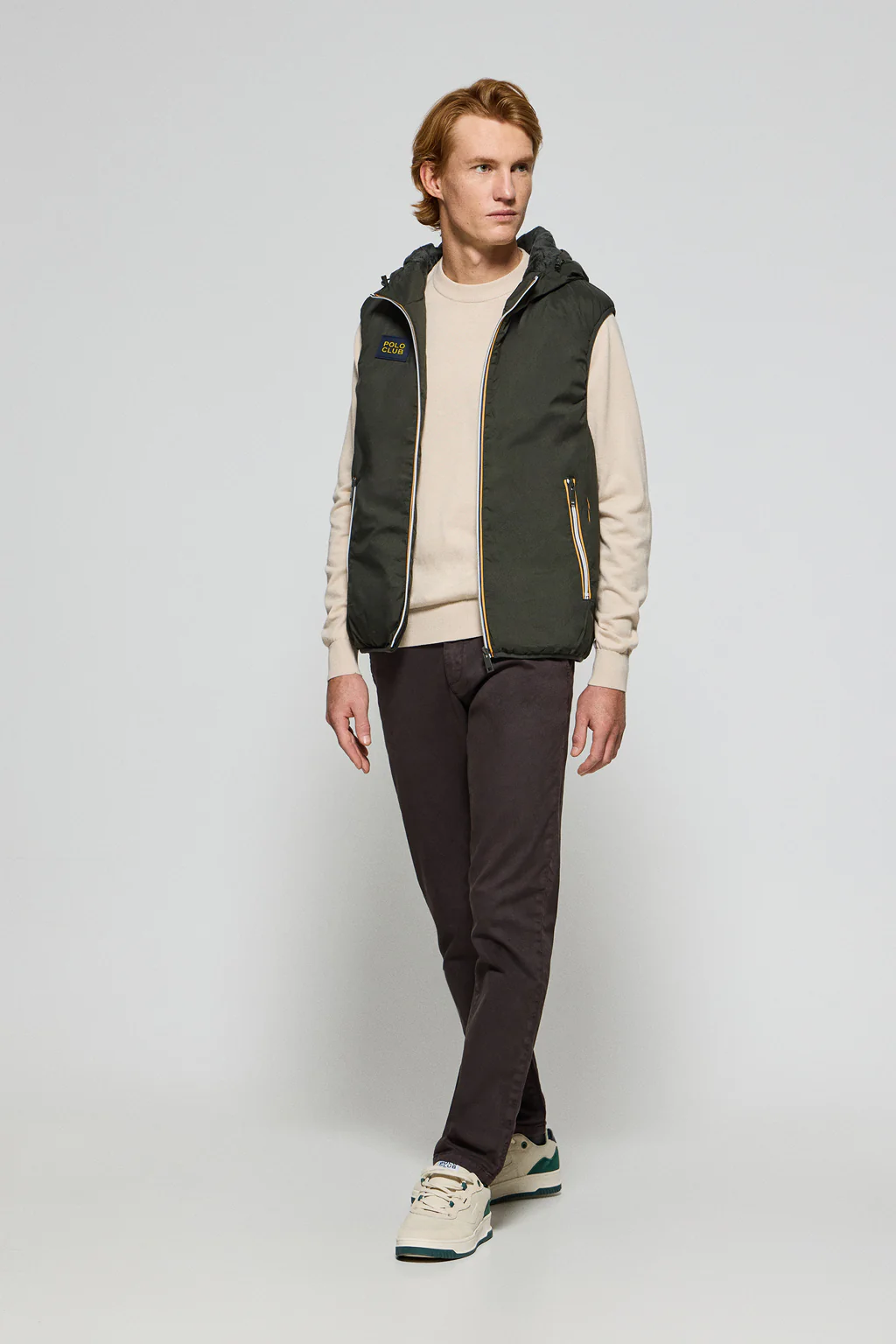 Chaleco verde ligero con capucha fija y detalles Polo Club - Image 3