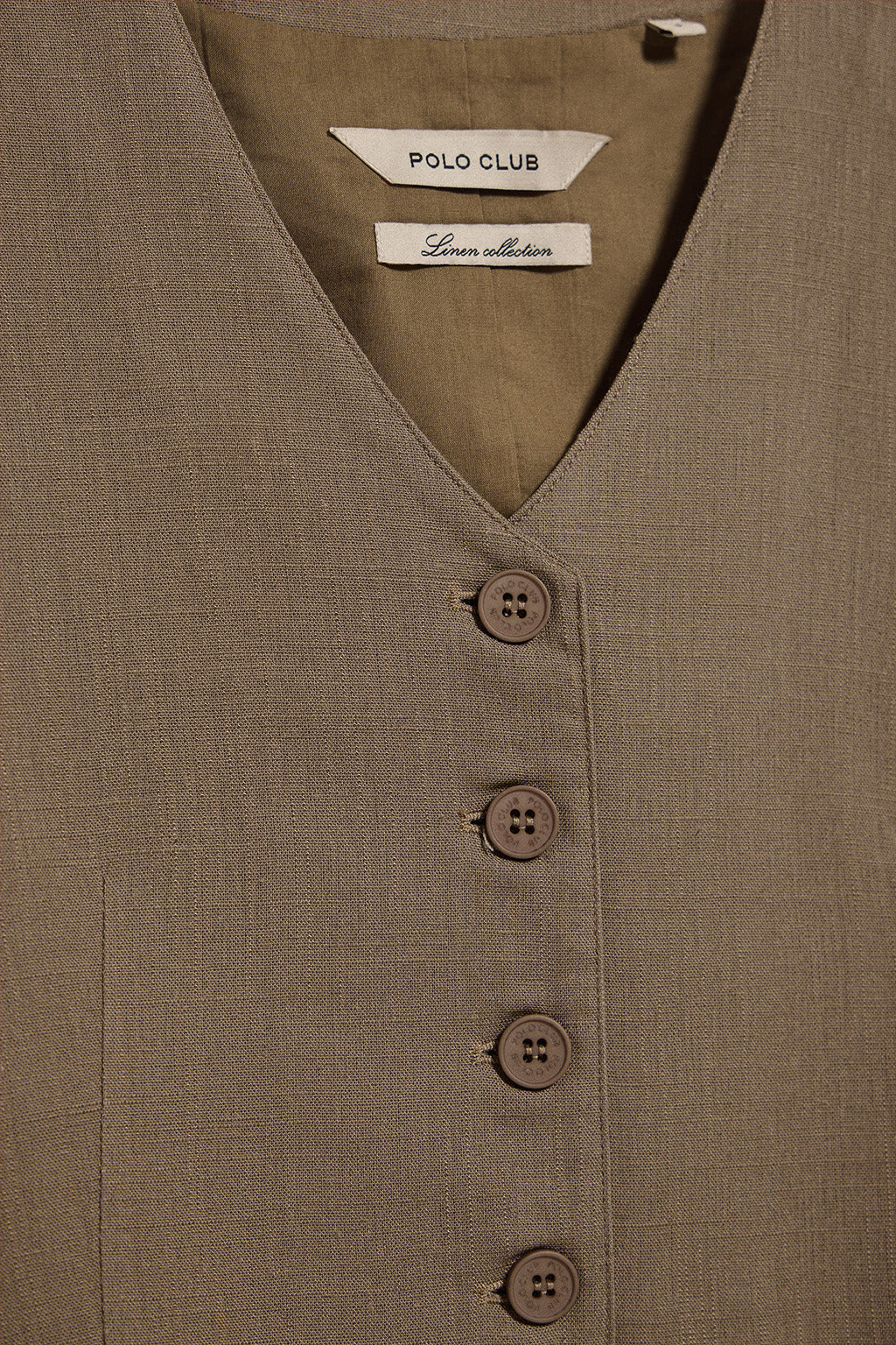 Chaleco Deia color taupe de algodón y lino con detalles Polo Club - Image 7