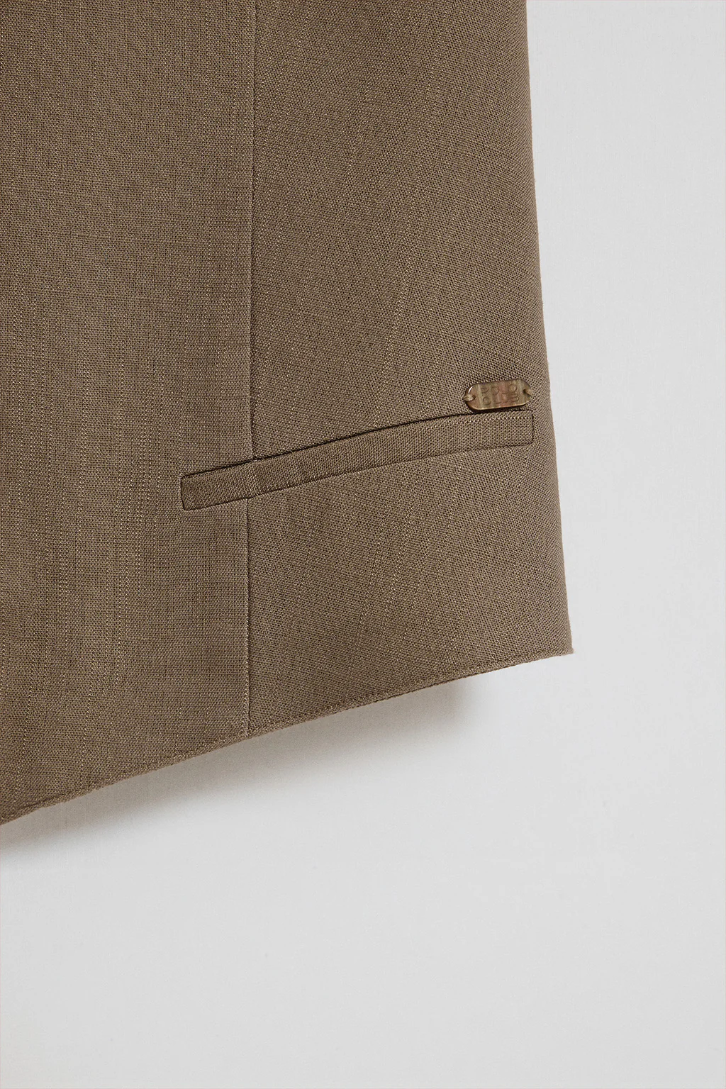 Chaleco Deia color taupe de algodón y lino con detalles Polo Club - Image 8
