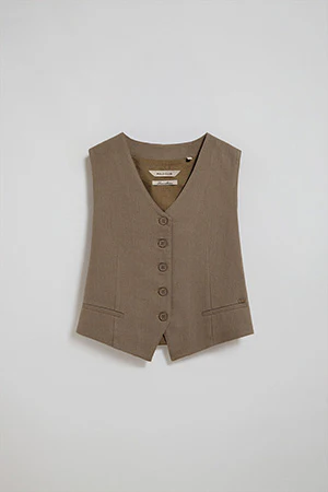 Chaleco Deia color taupe de algodón y lino con detalles Polo Club - Image 9