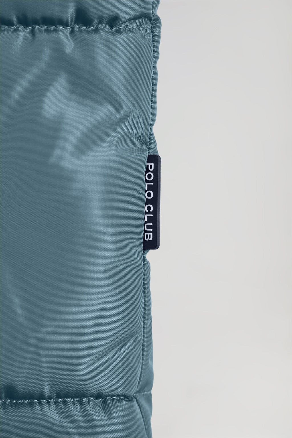 Chaleco acolchado azul denim de cuello elevado y parche con logo - Image 9