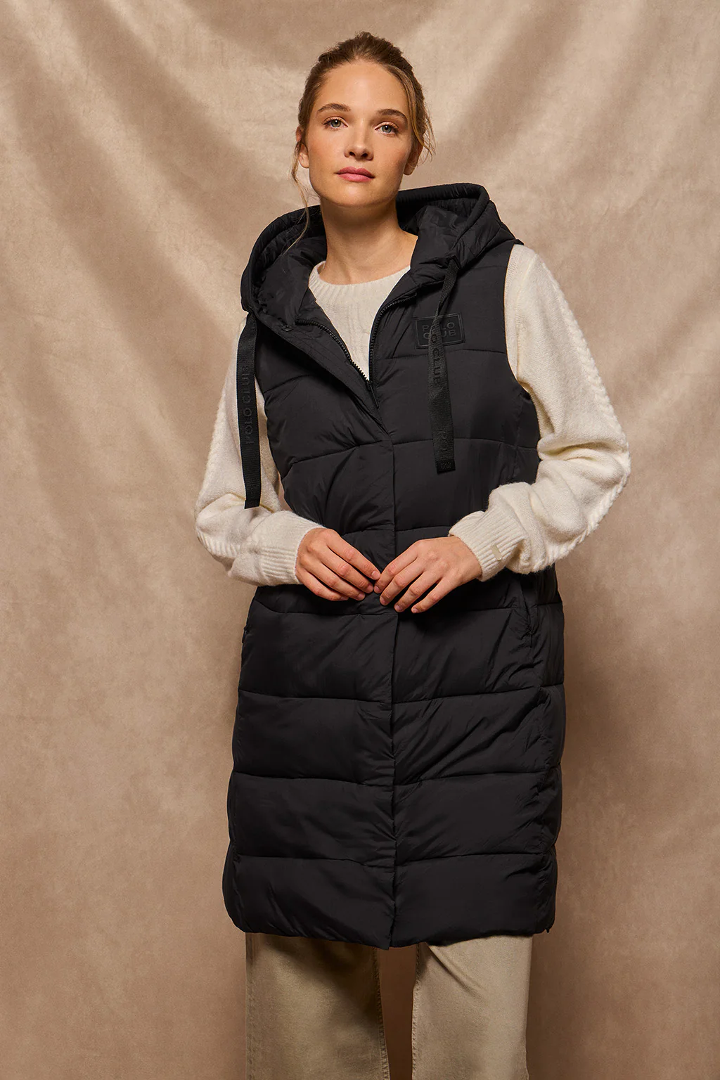 Chaleco negro Siena de capucha fija y detalles Polo Club - Image 6