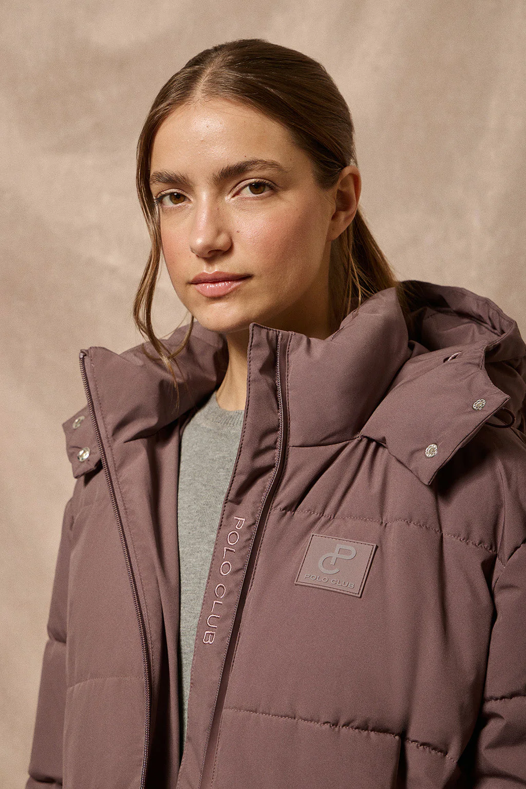 Chaqueta corta Artic rosa taupe de capucha fija y detalles Polo Club - Image 6