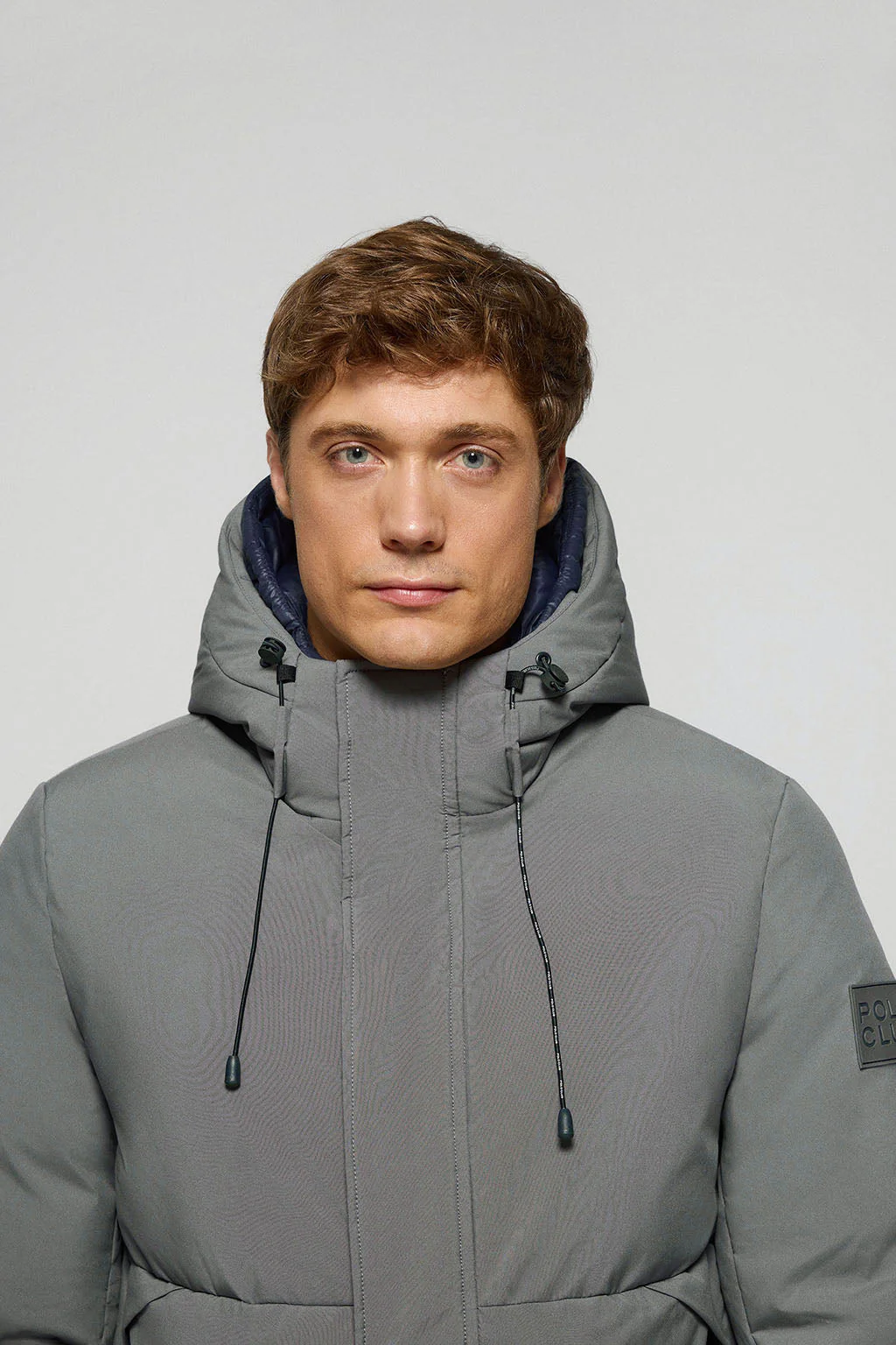 Abrigo gris asfalto Aspen acolchado de capucha fija y detalles Polo Club - Image 2