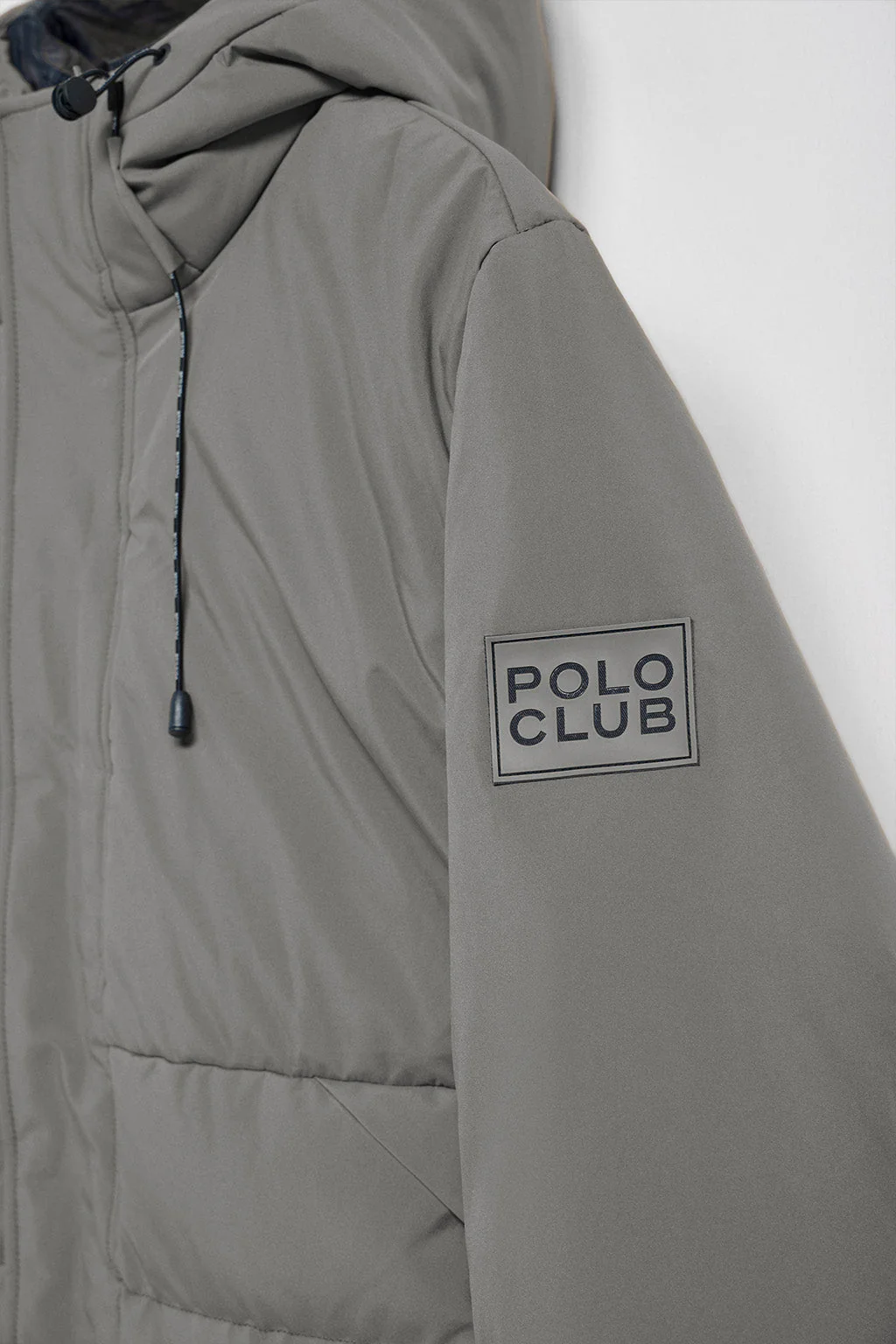 Abrigo gris asfalto Aspen acolchado de capucha fija y detalles Polo Club - Image 8