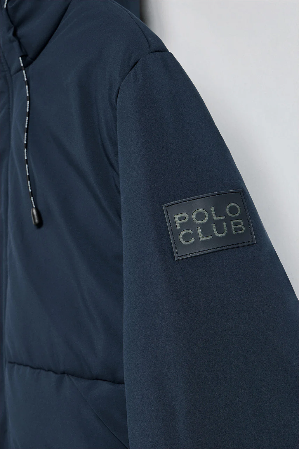 Abrigo azul marino Aspen acolchado de capucha fija y detalles Polo Club - Image 9