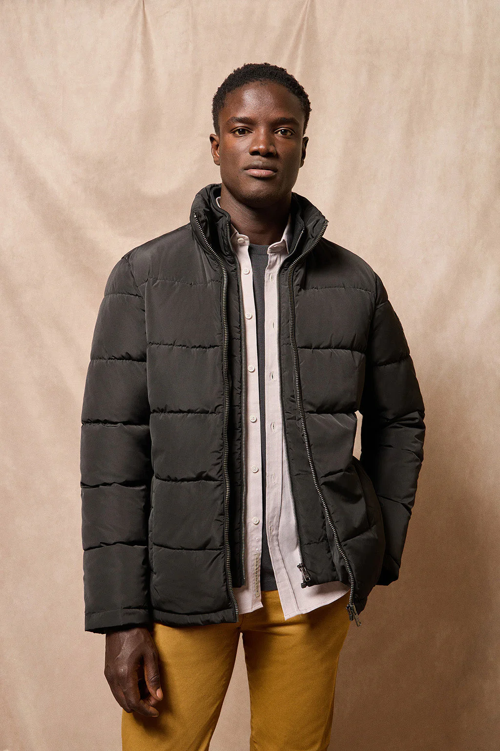 Chaqueta Brooklyn acolchada negra con detalle en la manga - Image 4