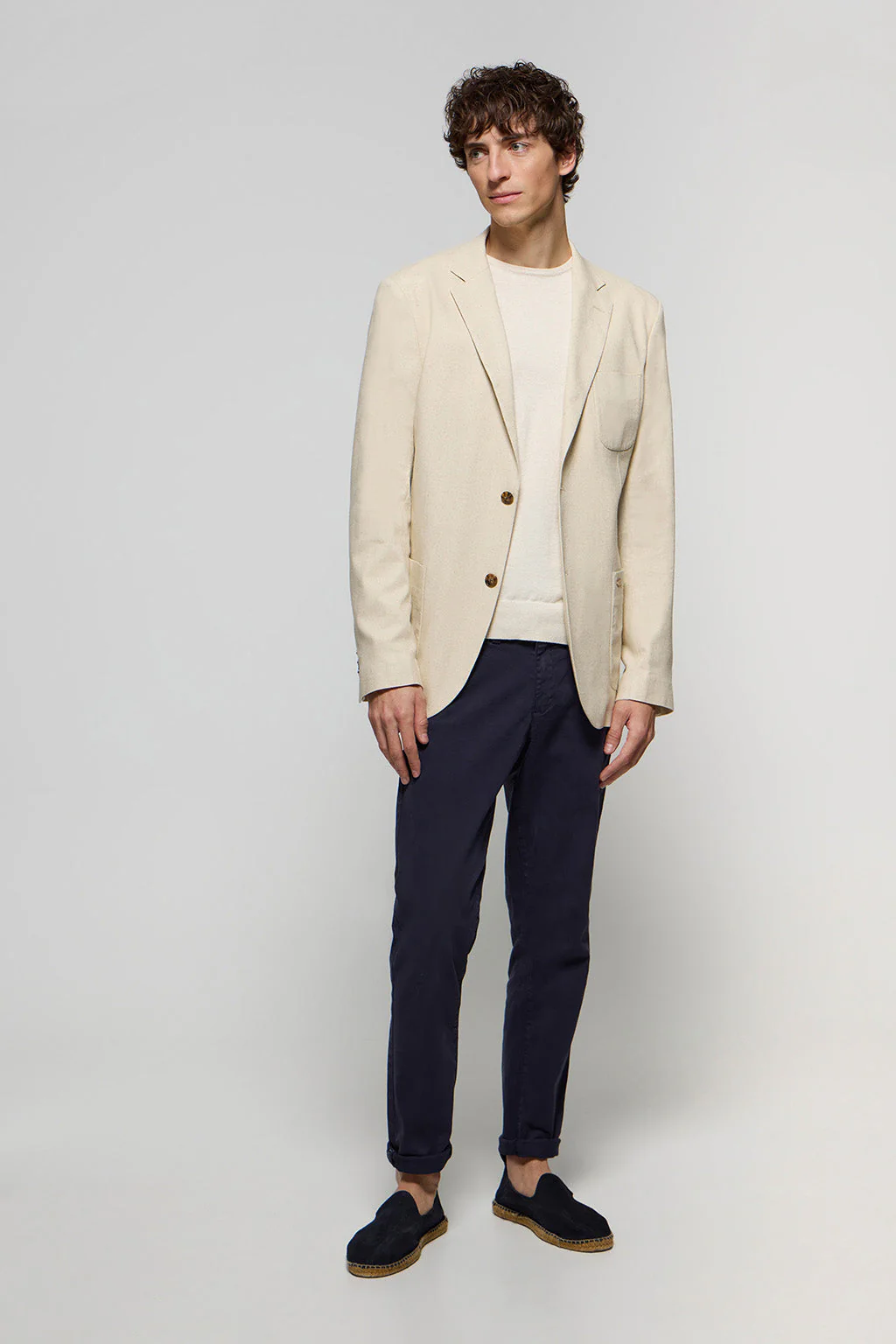 Blazer de lino color arena abotonada con detalles Polo Club - Image 3