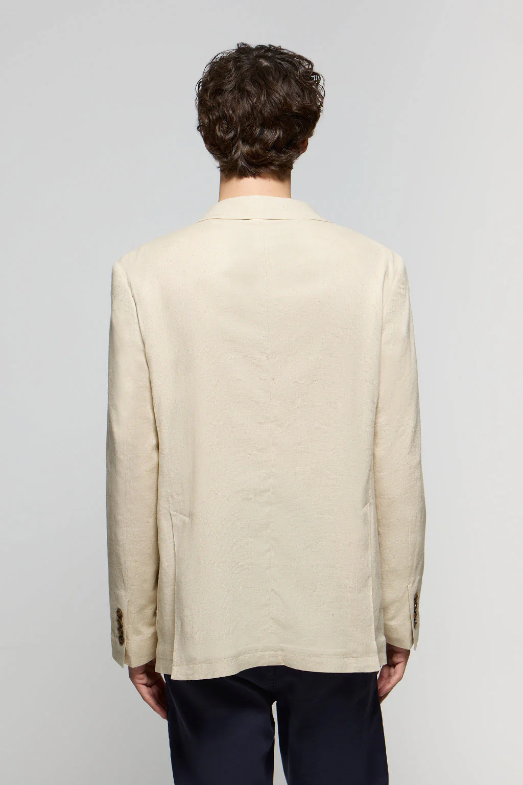Blazer de lino color arena abotonada con detalles Polo Club - Image 6