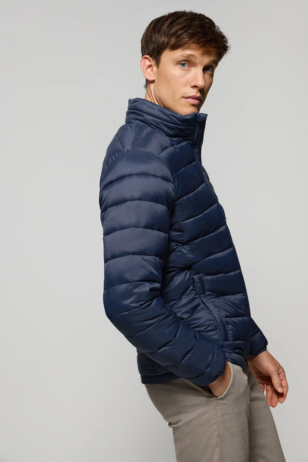 Chaqueta Cabo ultralight azul marino con logotipo - Image 5
