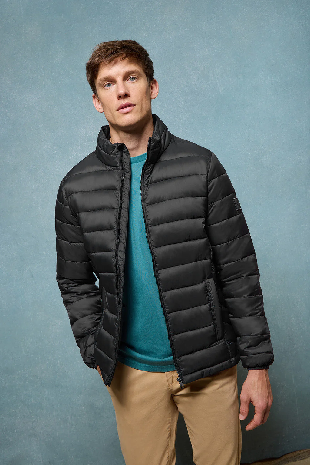 Chaqueta Cabo ultralight negra con logotipo