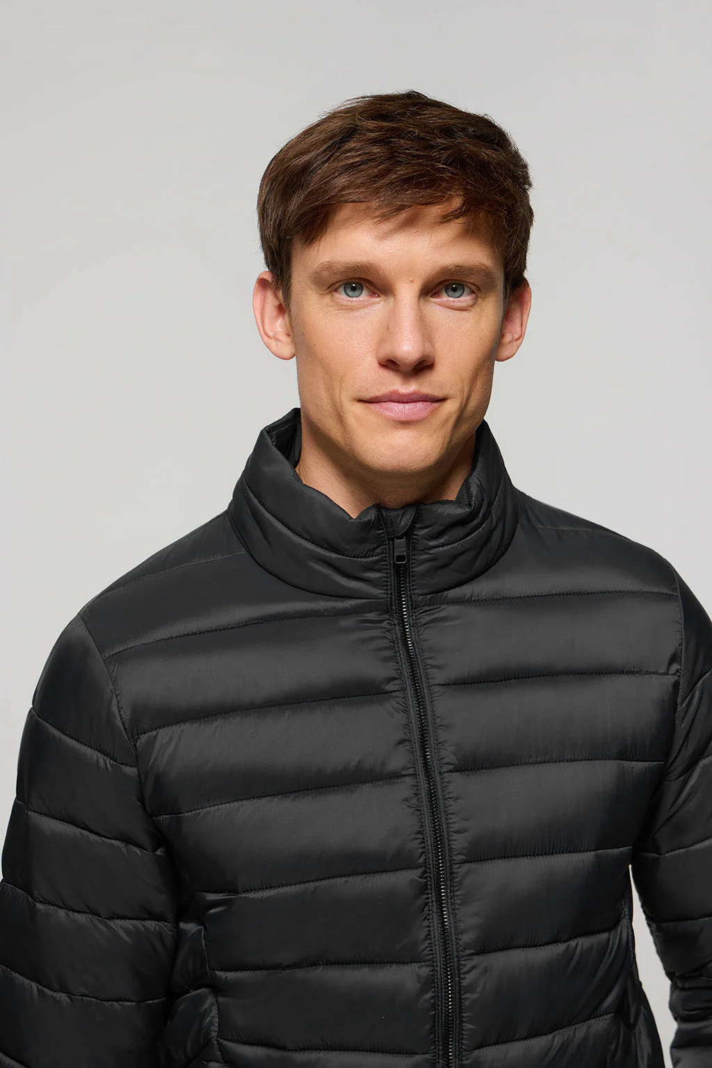 Chaqueta Cabo ultralight negra con logotipo - Image 2