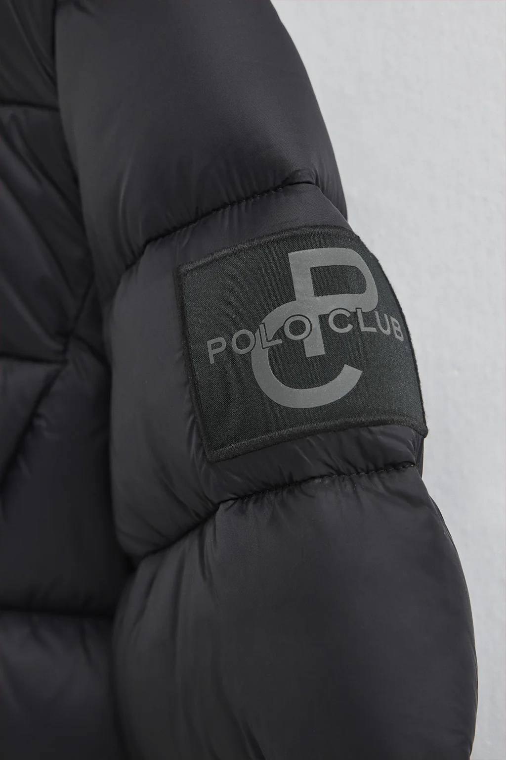 Chaqueta ultralight negra con logo Polo Club - Image 7