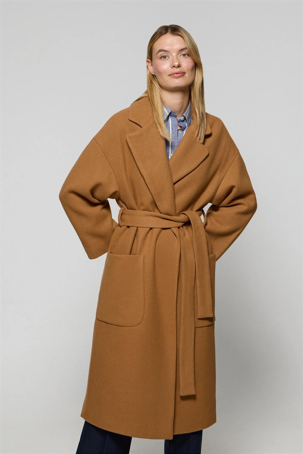 Abrigo largo Carrie color camel de paño y detalles Polo Club
