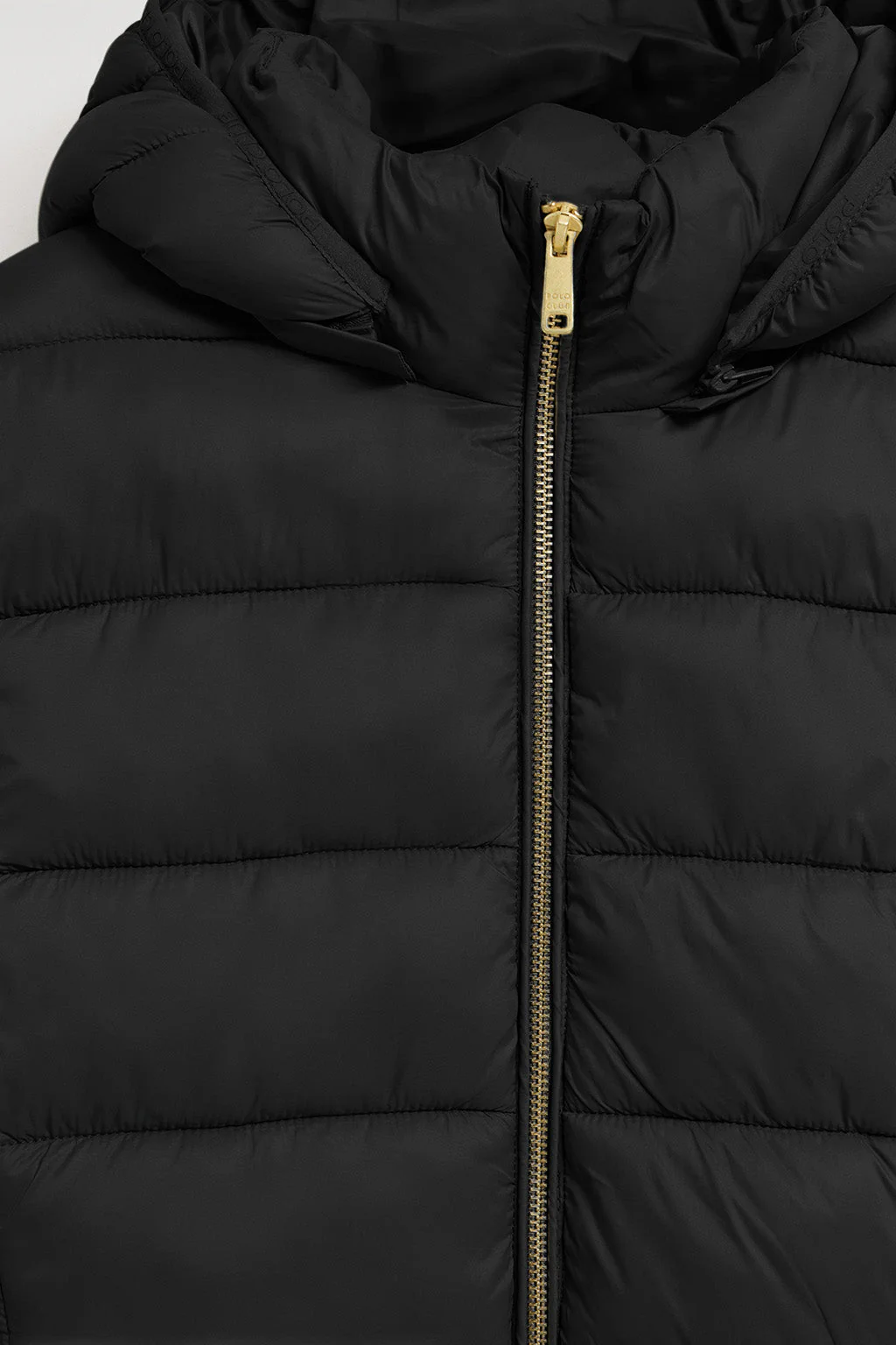Abrigo ultralight negro Cecilia de capucha extraíble y bordado PC - Image 7