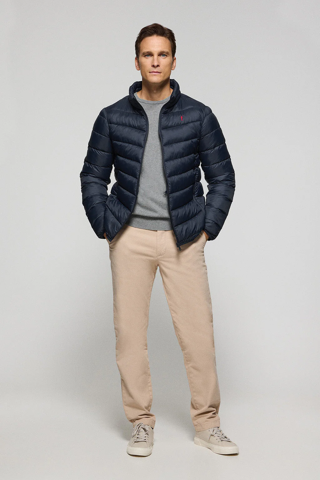Chaqueta Chase ultralight azul marino con bordado Rigby Go - Image 3