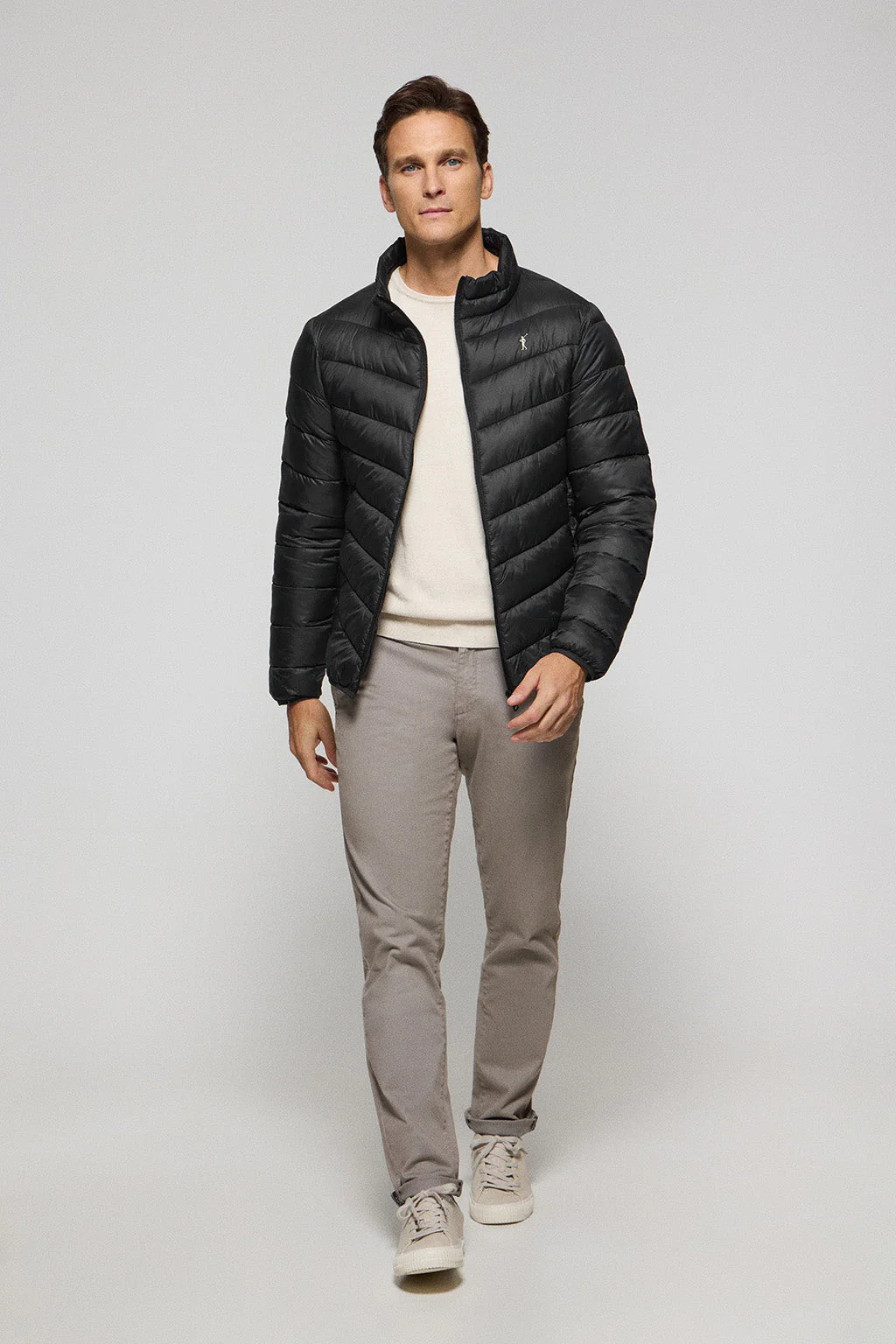 Chaqueta Chase ultralight negra con bordado Rigby Go - Image 3