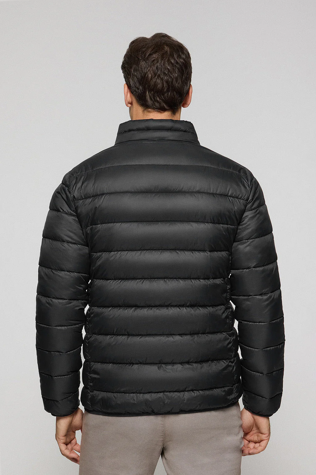 Chaqueta Chase ultralight negra con bordado Rigby Go - Image 4