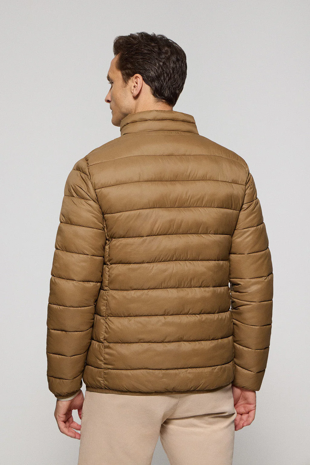Chaqueta Chase ultralight color camel con parche Rigby Go - Image 4