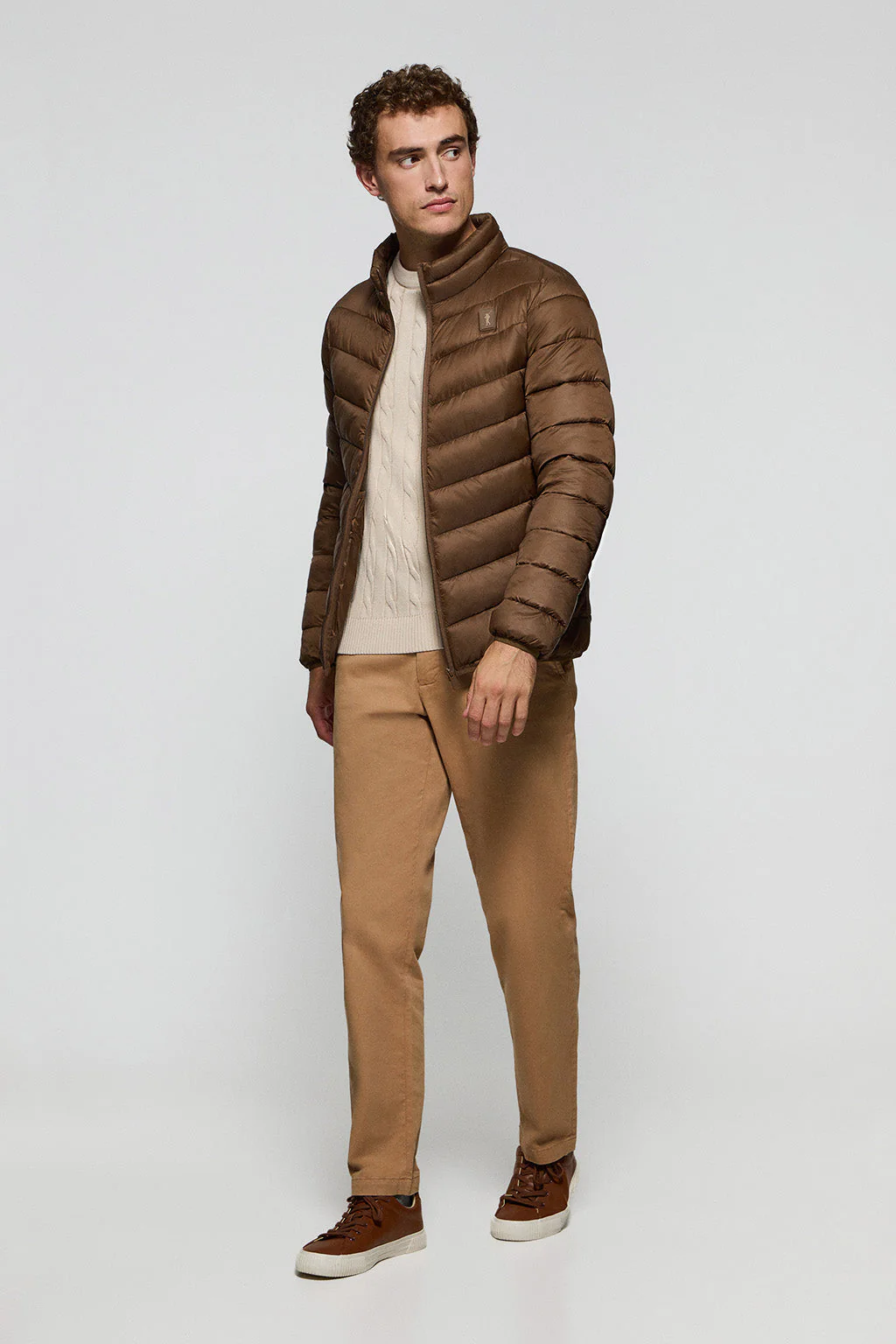 Chaqueta Chase ultralight marrón con parche Rigby Go - Image 3