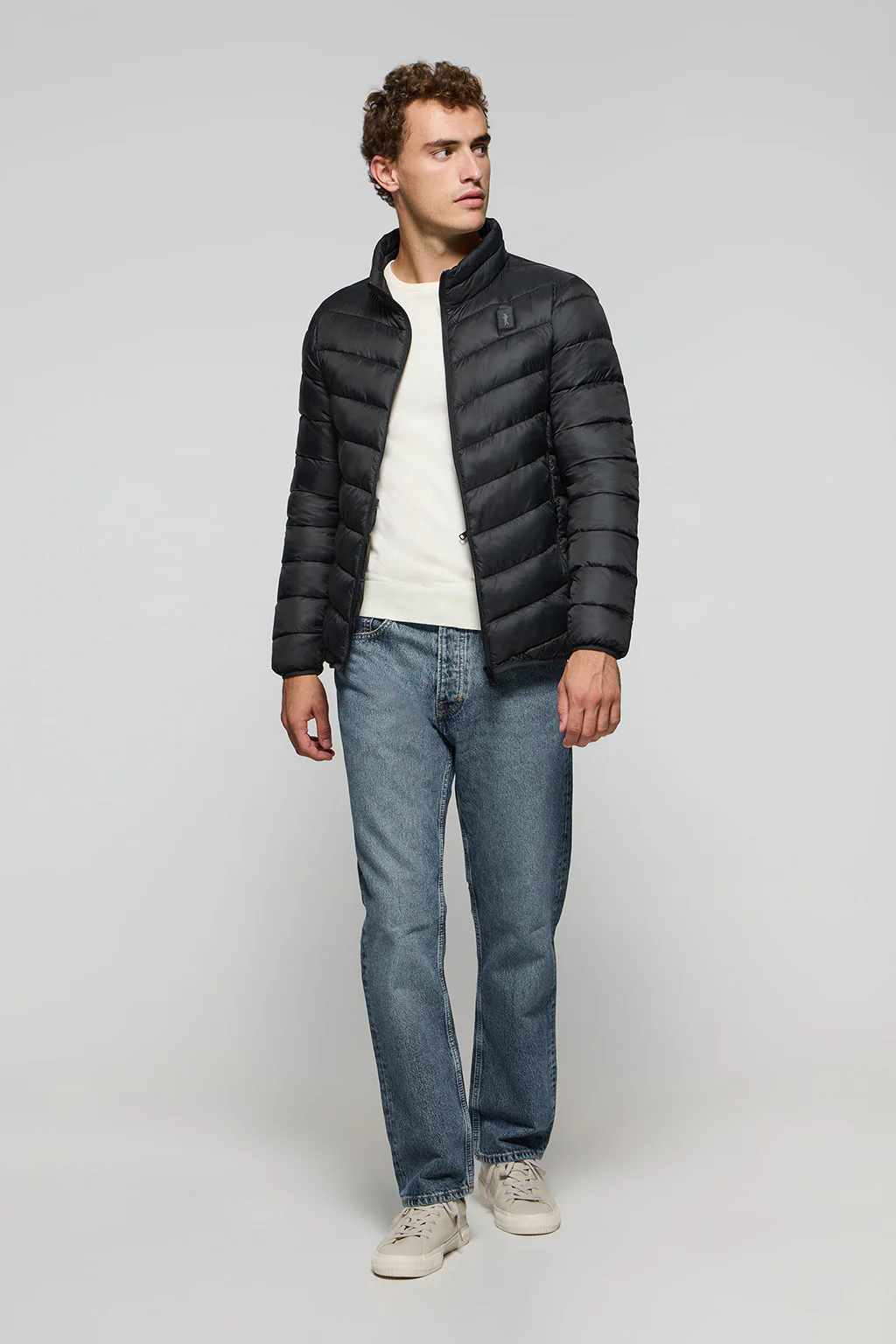Chaqueta Chase ultralight negra con parche Rigby Go - Image 3