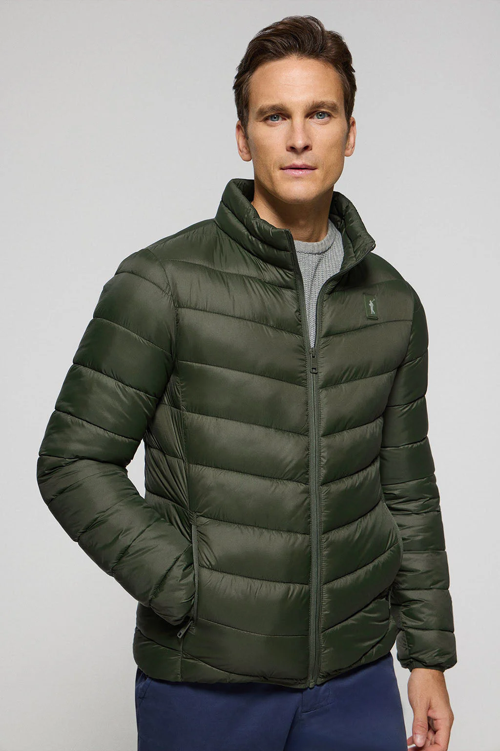 Chaqueta Chase ultralight verde oscuro con parche Rigby Go