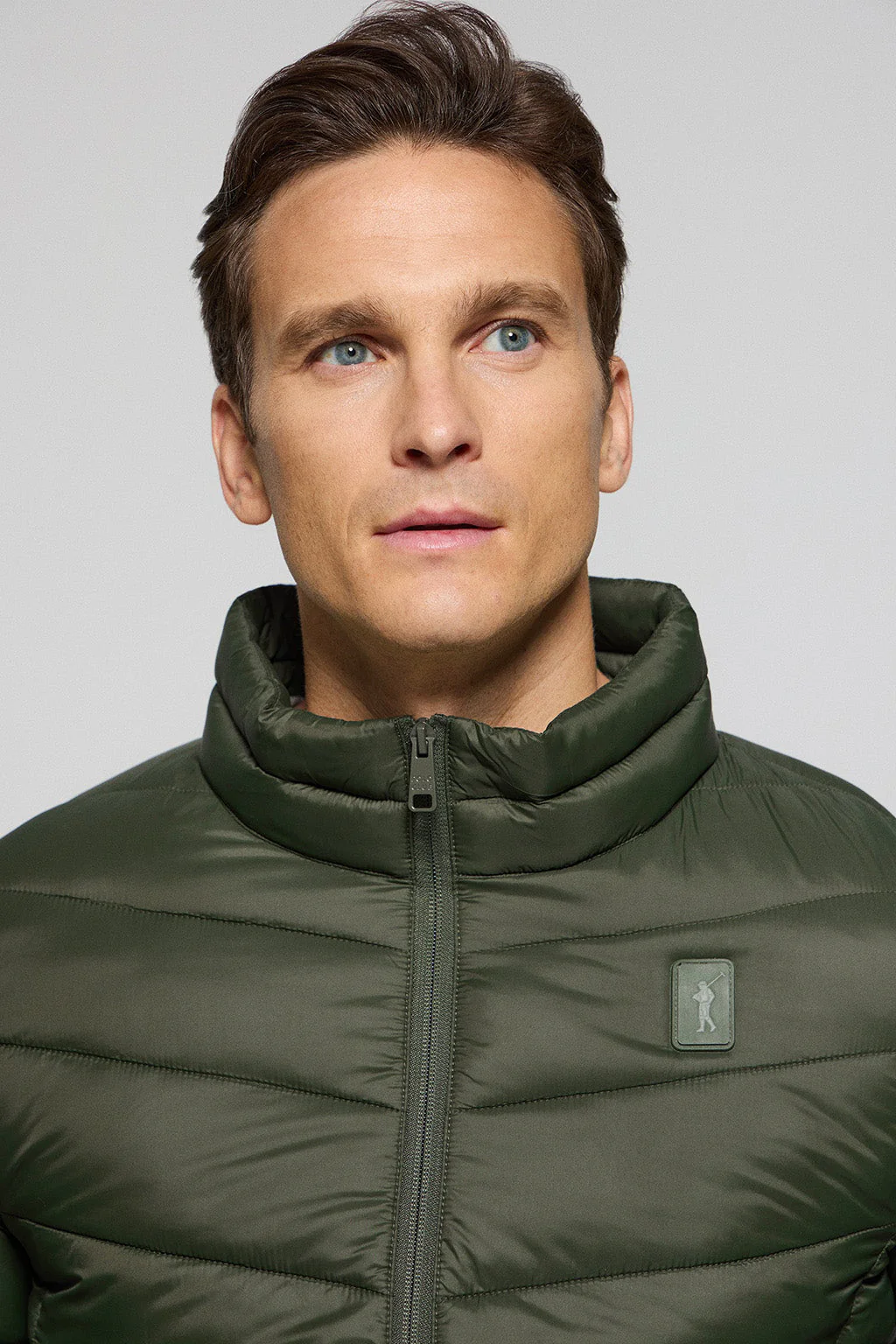Chaqueta Chase ultralight verde oscuro con parche Rigby Go - Image 2