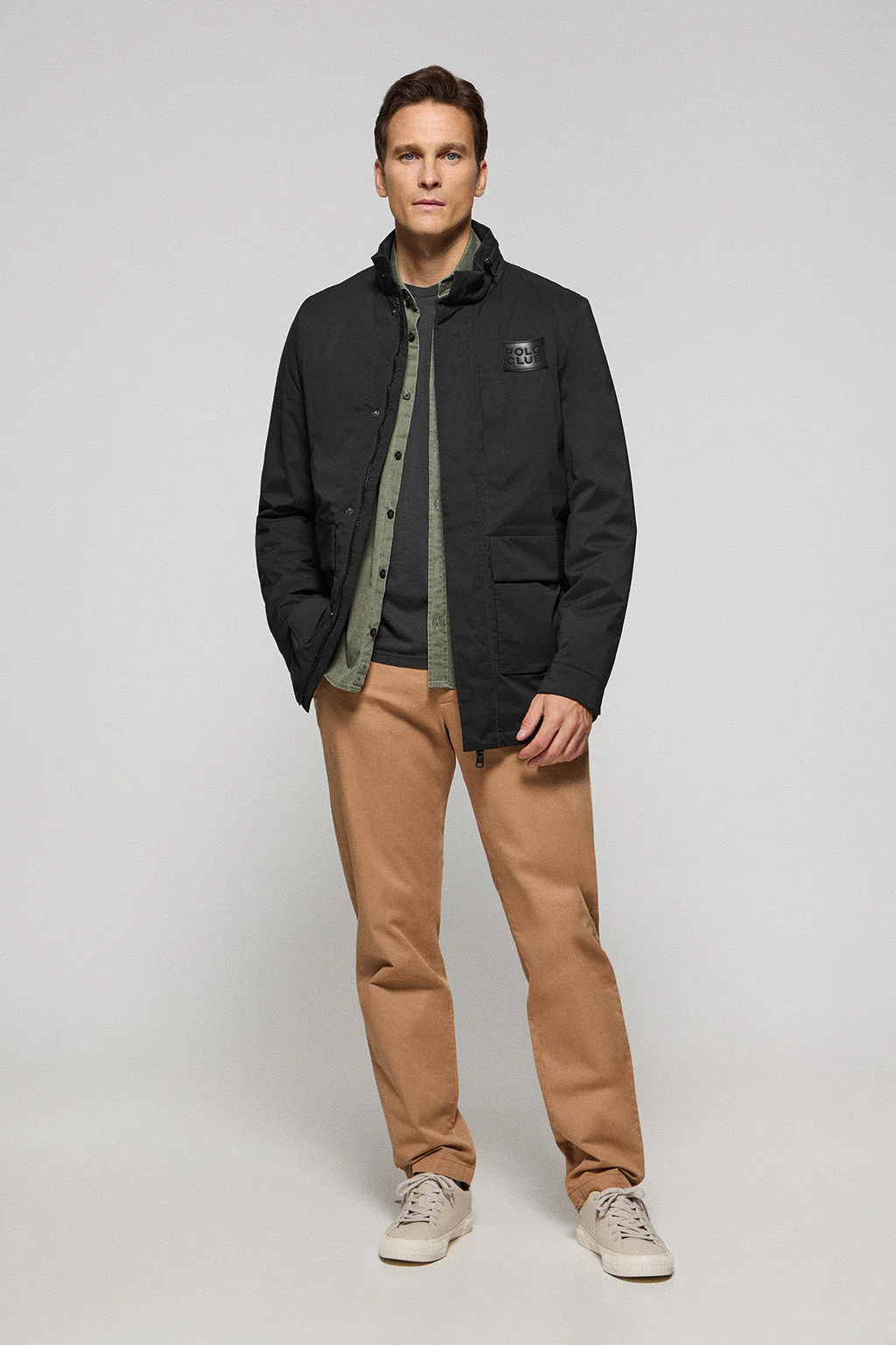 Parka ligera Chelsea color negro con parche logotipado - Image 3