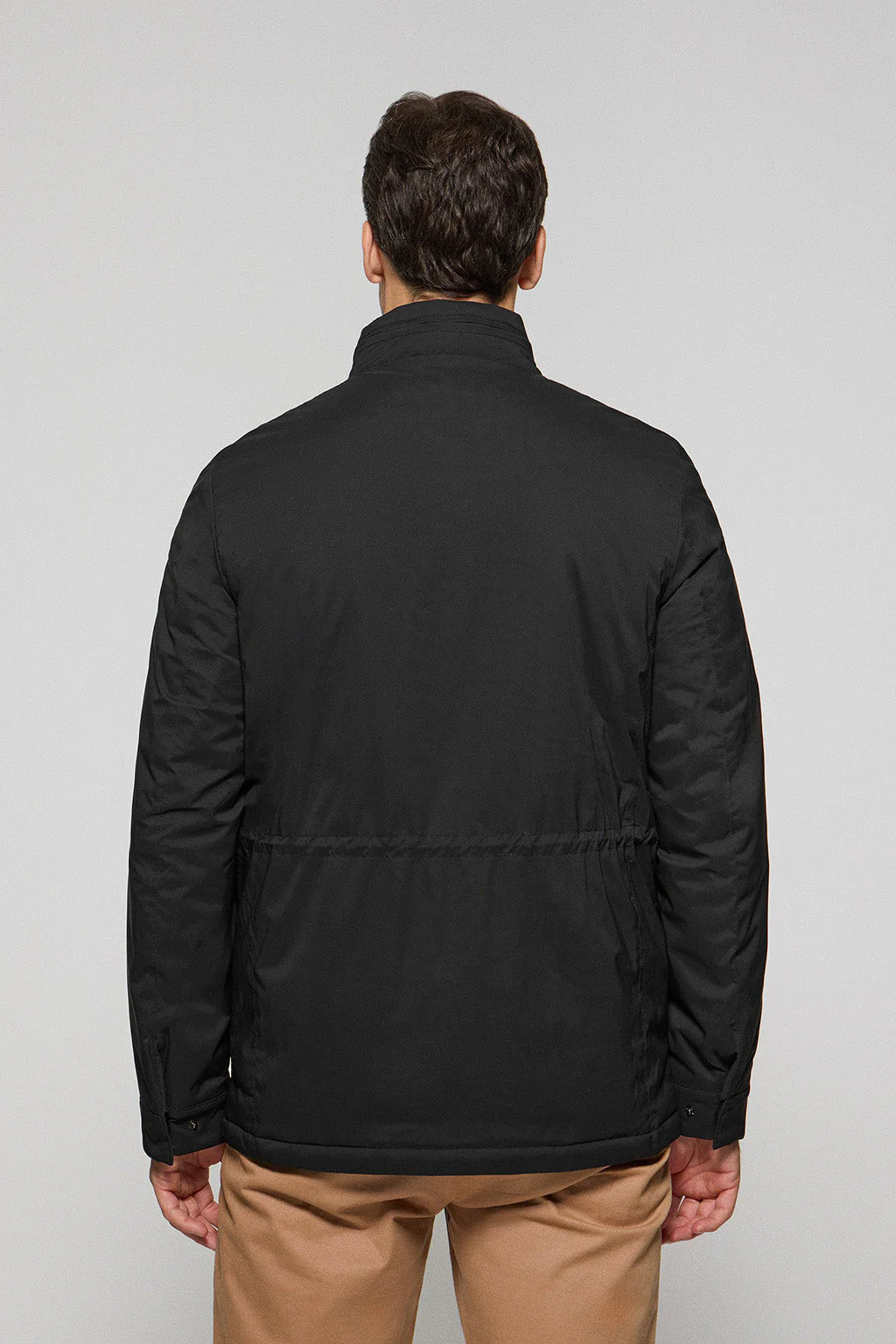 Parka ligera Chelsea color negro con parche logotipado - Image 7