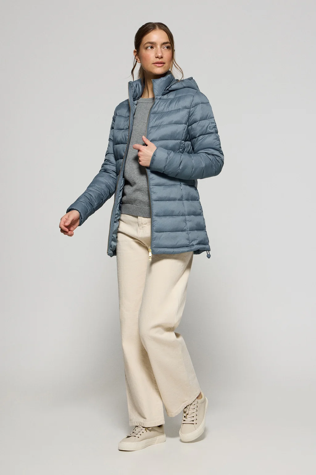 Chaqueta ultralight azul denim Cintia de capucha extraíble y bordado PC - Image 4