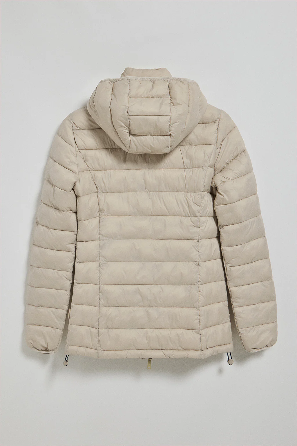 Chaqueta ultralight beige oscuro Cintia de capucha extraíble y bordado PC - Image 9