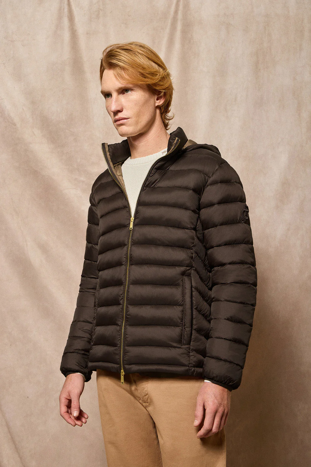 Chaqueta ultralight marrón Corey de capucha extraíble y bordado PC - Image 4