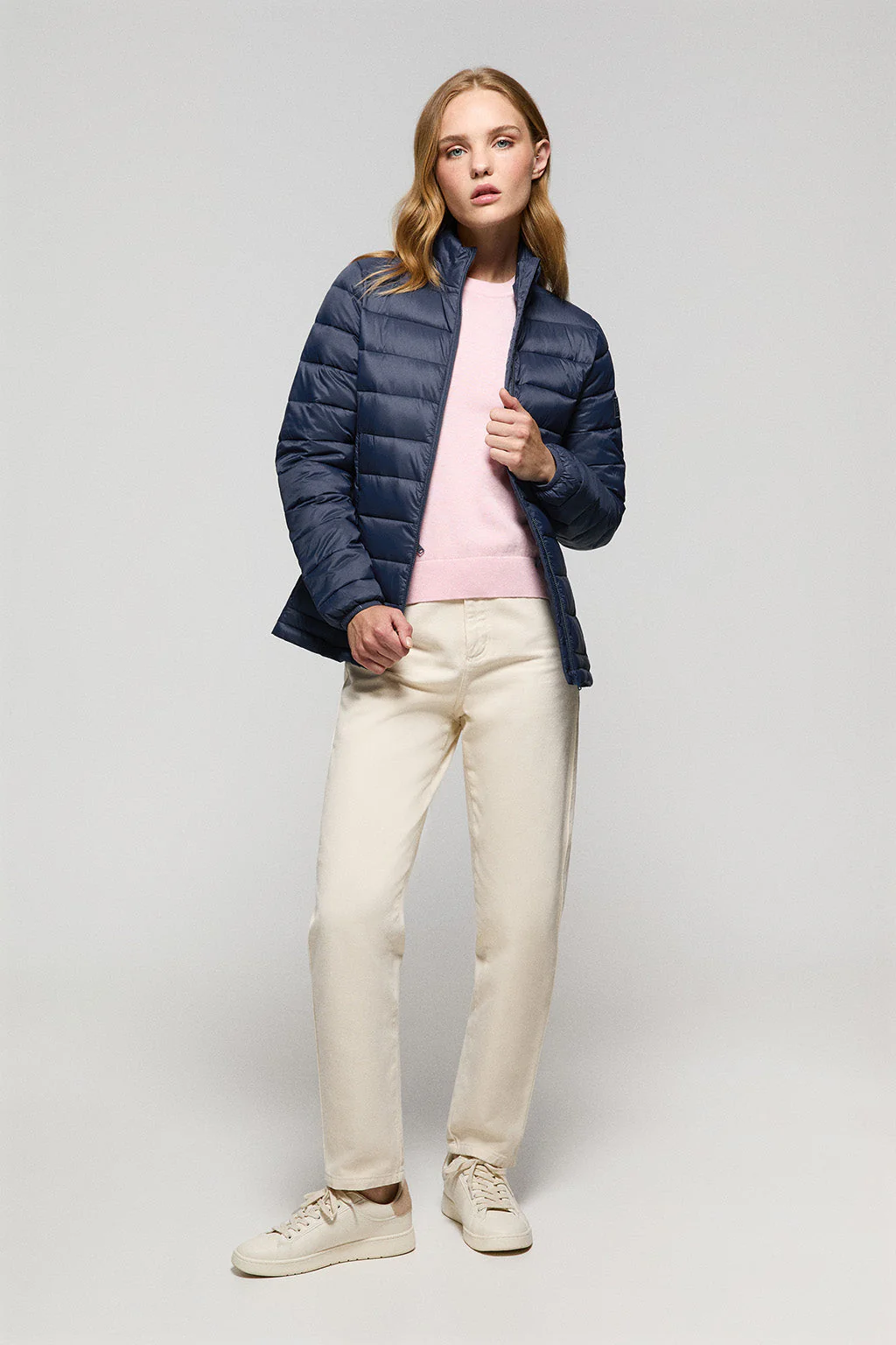Chaqueta Costa ultraligera azul marino con logotipo - Image 3
