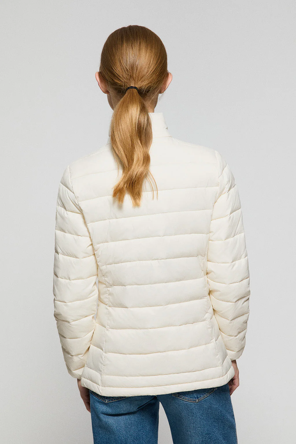 Chaqueta Costa ultraligera beige con logotipo - Image 4