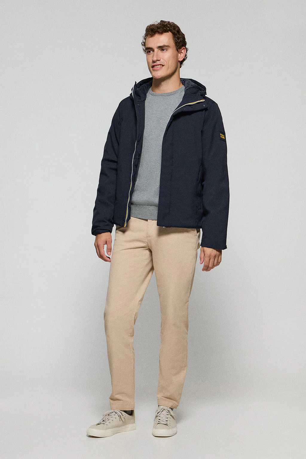 Chaqueta técnica azul marino con capucha y parche bicolor Polo Club - Image 4