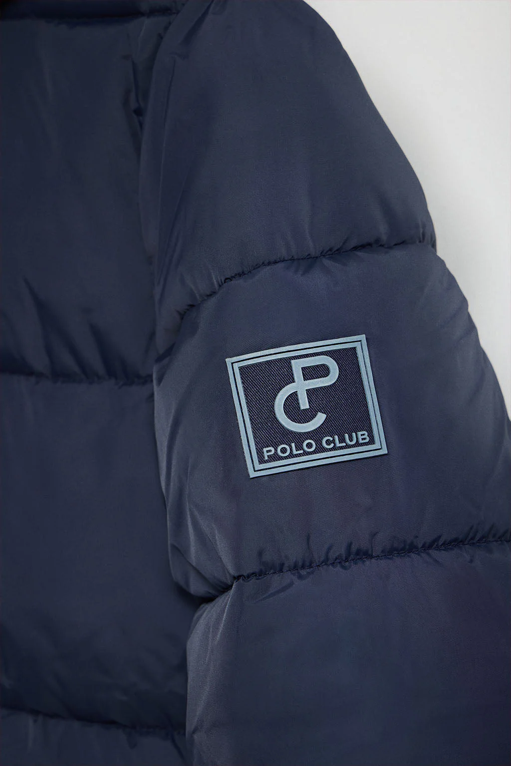 Abrigo Gracia azul reversible con capucha fija y detalles Polo Club - Image 9