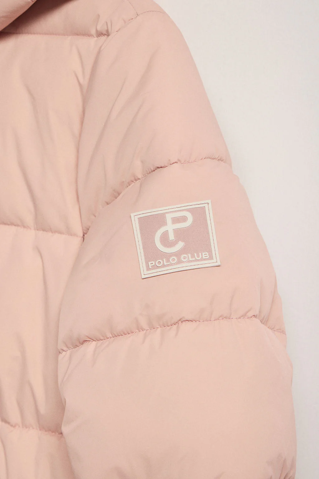 Abrigo Gracia rosa reversible con capucha fija y detalles Polo Club - Image 11