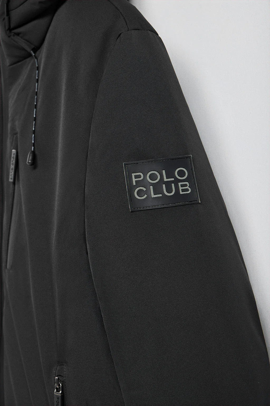 Chaqueta negra Gstaad de capucha fija y detalles Polo Club - Image 8