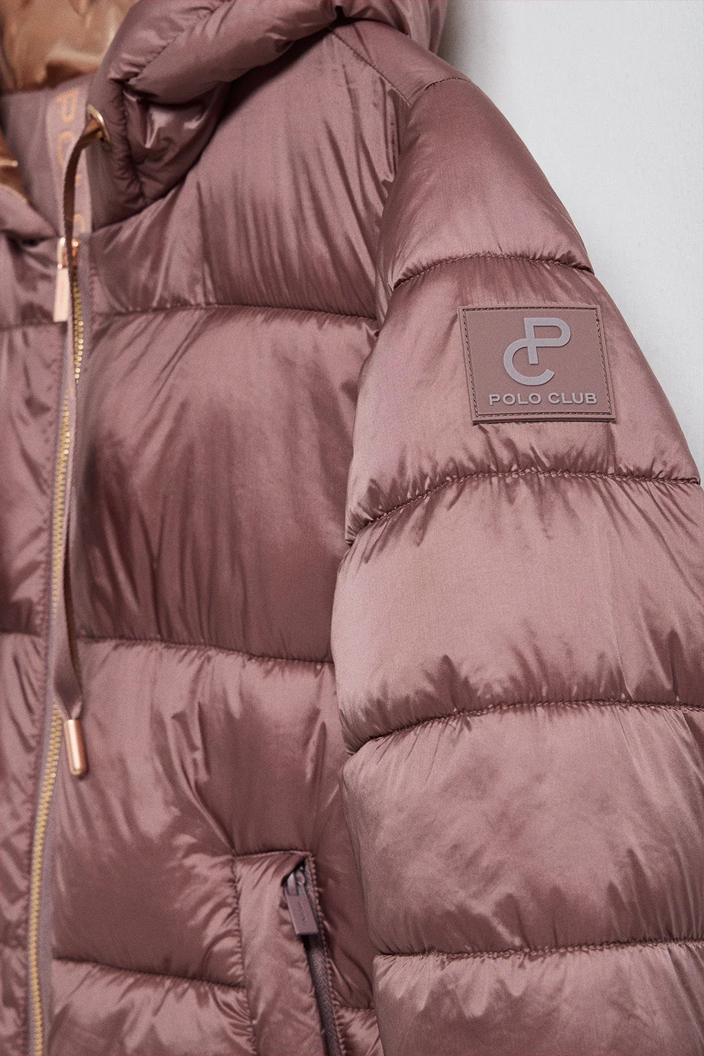 Chaqueta Ice acolchada rosa taupe de capucha fija y detalles Polo Club - Image 10
