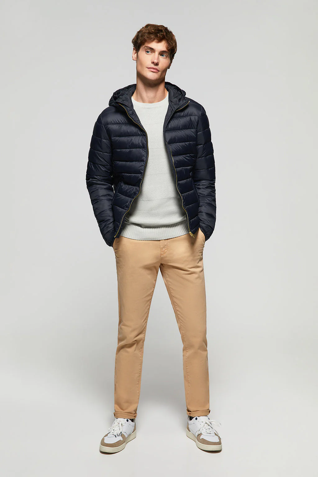 Chaqueta azul marino Mickael reciclada y ultraligera con capucha y etiqueta textil Polo Club - Image 3