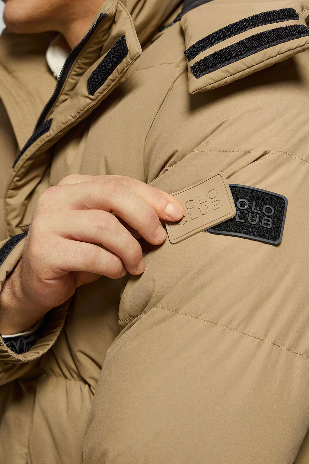 Chaqueta beige oscuro Midtown de capucha desmontable y detalles Polo Club - Image 5
